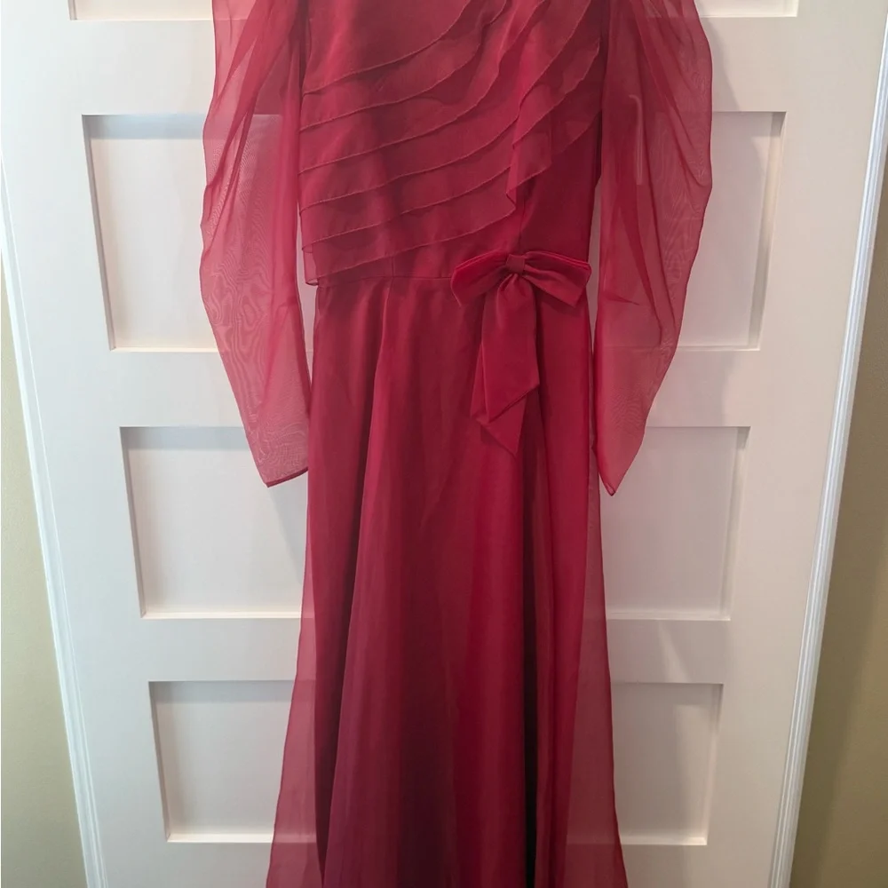 Vintage Elegant Red Chiffon Evening Dress with Bow Detail - Picture 4 of 8